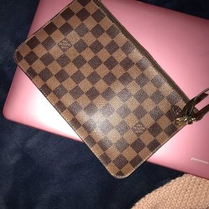 Louis Vuitton neverfull pouch
